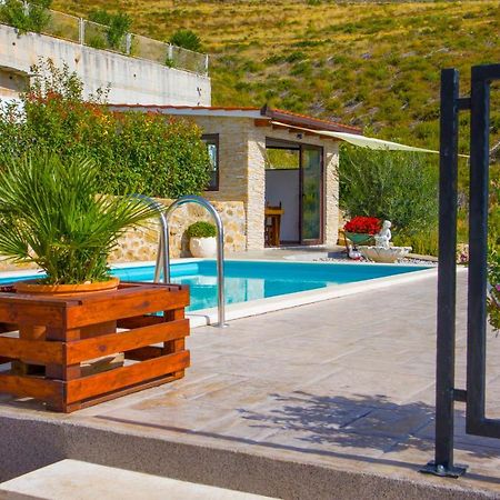 Hill Apartment With Private Pool Kučine エクステリア 写真